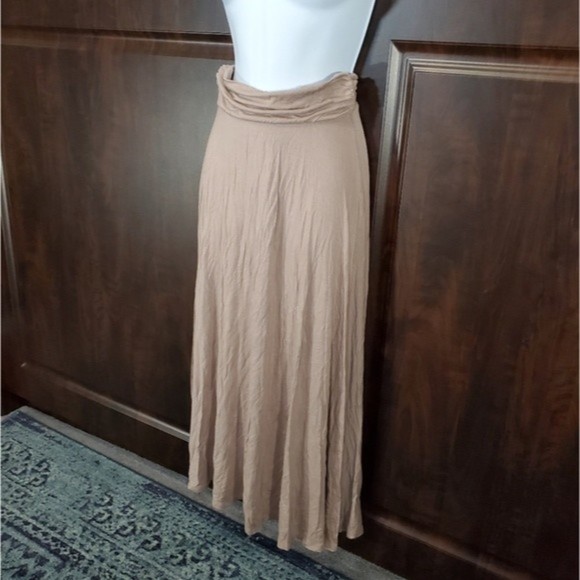 VITTA Luna Maxi Skirt - Picture 3 of 7